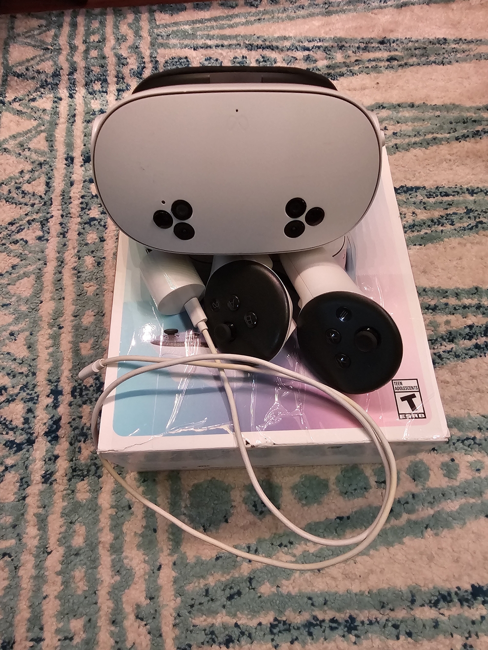 Oculus Quest 2 VR Headset NO HEADSTRAP with Controllers - White and Black